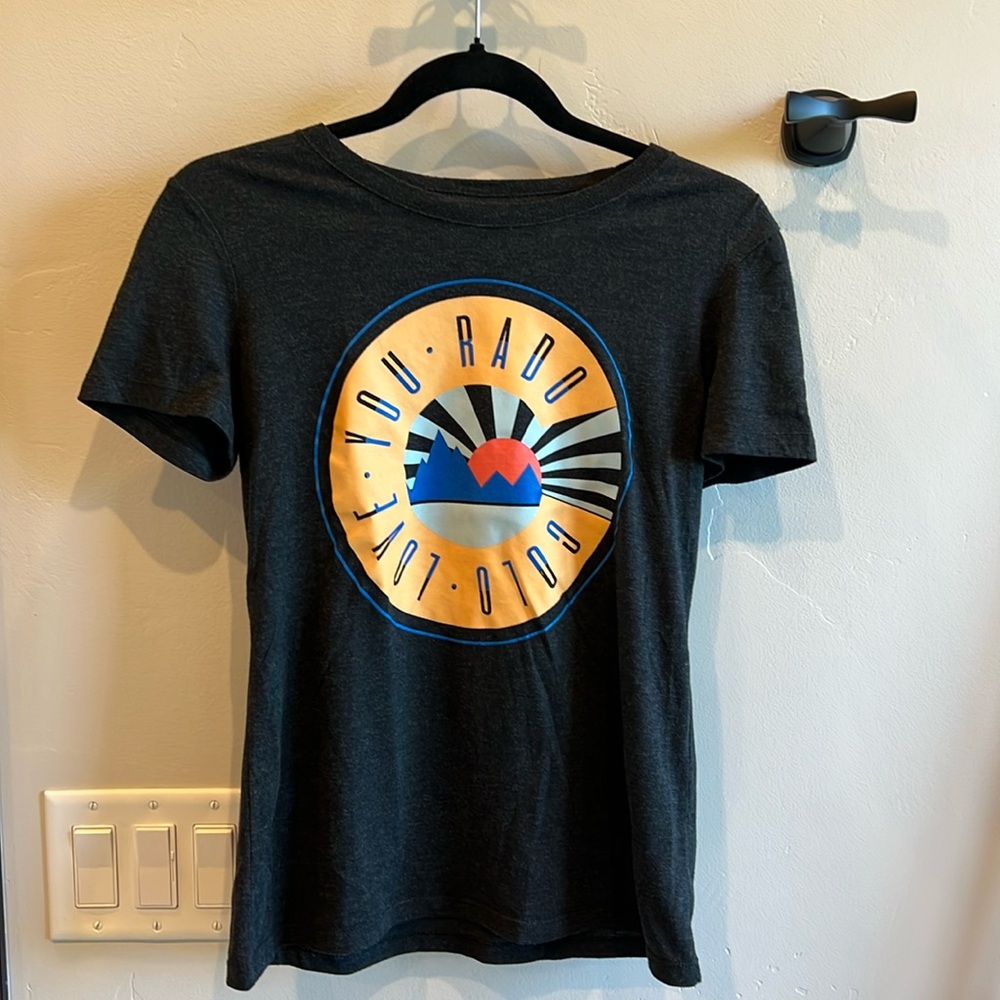 Size M charcoal gray feminine-cut “Colo-Love-You-Rado” t-shirt, like new